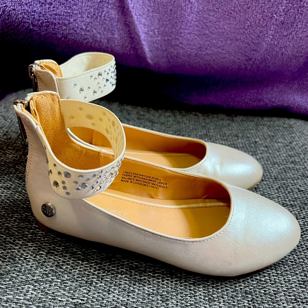 NINE WEST
Little Girls Ballet Flat